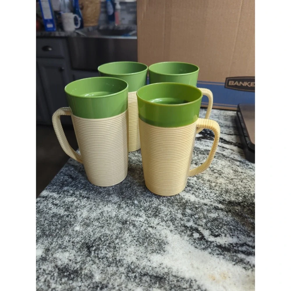 8 Raffiaware by Thermo-Temp Drink Tumblers Avocado Green Ribbed Vintage